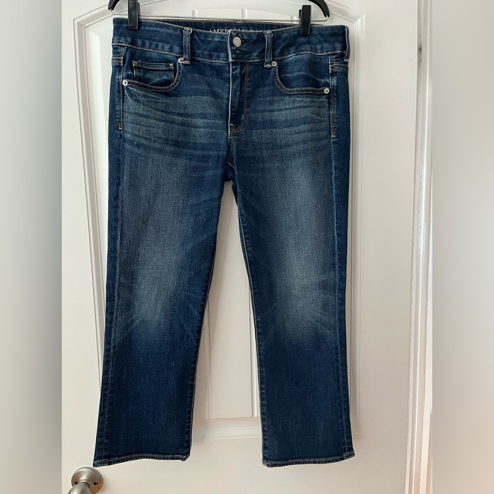 American Eagle Artist Crop Jeans. Excellent condition. Women’s 10